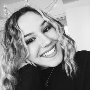 Meet your Posher, Cassandra